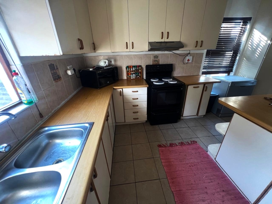 4 Bedroom Property for Sale in Britannia Bay Western Cape
